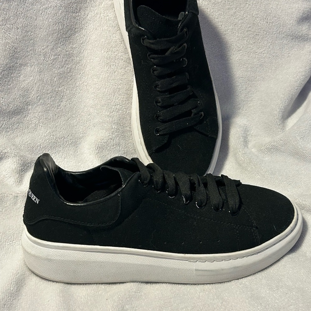 Alexander McQueen Women's Oversized Sneaker in Black Size 40 US Size 10 - Picture 2 of 7